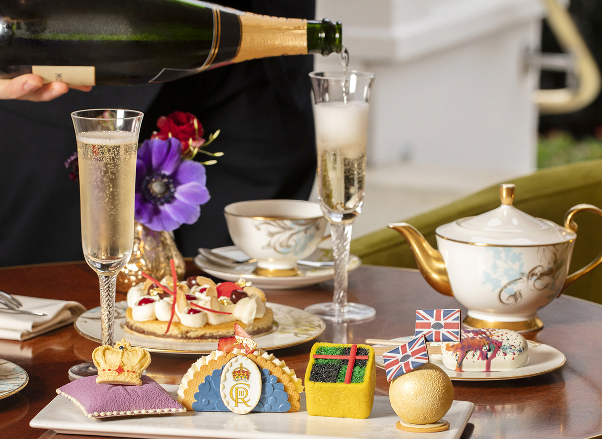 Mandarin Hotel Hyde Park’s royal afternoon tea with champagne, tea and coronation-themed pasteries being served.